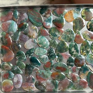 Vente en gros Lot de cabochons en agate mousse rouge naturelle de différentes formes et tailles pour la fabrication de bijoux au poids - Product Image 2