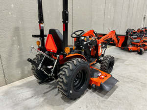 Tracteur à roues Bad Boy 10 Series 1025, 20 CV, 2 roues motrices, sub-compact, avec chargeur, pelle arrière, direction hydrostatique, motoculteur, usage agricole - Product Image 2