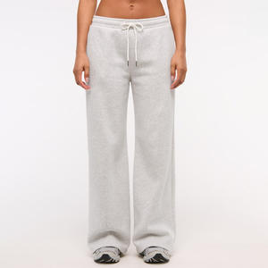 Pantalones de chándal para mujer personalizados OEM de tela suave y elástica con impresión de logotipo de cintura ajustable y opciones de etiqueta privada - Product Image 5