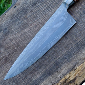 Couteau de chef japonais Santoku personnalisé fait à la main avec lame en acier damas manche en bois d'olivier avec gaine en cuir préparation des aliments - Product Image 2