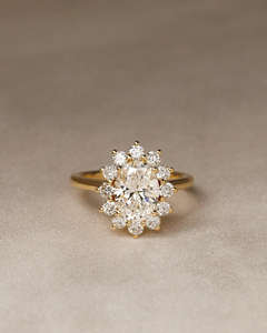 Bague de fiançailles/mariage vintage en or blanc 14 carats cultivé en laboratoire IGI/GIA, or blanc fin avec diamant taille ovale pour les fêtes d'anniversaire - Product Image 1