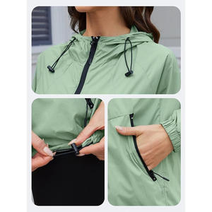 Chaqueta cortavientos Softshell para mujer con logotipo personalizado, cortavientos y transpirable, diseño reflectante, impermeable, descuentos por pedidos a granel - Product Image 4