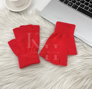 Gants d'hiver en coton unisexes-Design chaud et élégant sans doigts pour le confort et la dactylographie par temps froid - Product Image 5