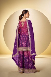 Costumes Salwar de créateur imprimés numériquement modernes en chinon avec plazzo assorti pour les occasions de fête au prix de gros - Product Image 4