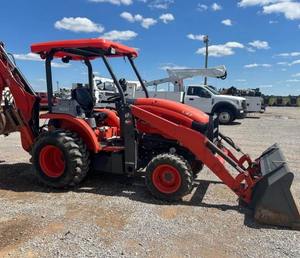 Tracteur-chargeur 4x4 L47 2021 avec pompe et roulement – Performances de qualité industrielle dans un emballage compact TLB - Product Image 1