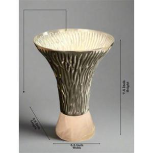 Jarrón de Metal Artesanal de Primera Calidad para Decoración Moderna del Hogar y Centro de Mesa Floral Audaz con un Diseño Contemporáneo Elegante - Product Image 6