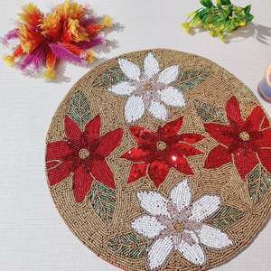 Napperon perlé Chargeur rond fait à la main pour salle à manger de luxe et décor de vacances Pièce unique perlé à la main, napperon, pendaison de crémaillère - Product Image 6