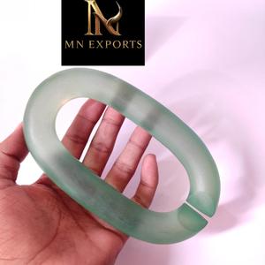Escultura Personalizada Hecha a Mano en Resina, Decoración Artística Verde Irregular, Pieza de Moda - Product Image 5