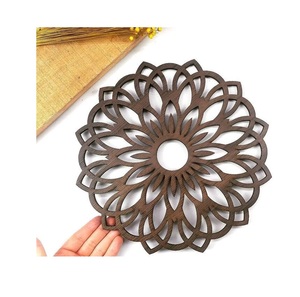 Mandala mural en MDF conçu pour les amateurs de décoration intérieure indienne à la recherche d'art en bois traditionnel et spirituel - Product Image 1