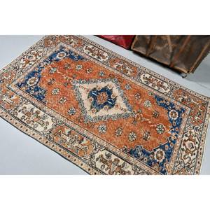 Alfombra Turca Vintage de 4.1x6.5 pies, Alfombra de Área, Alfombra Marroquí de Lana Naranja y Azul - Product Image 3
