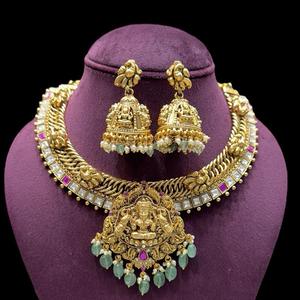 Conjunto de collar de templo de diseñador con aspecto de piedras chapadas en oro de calidad superior clásica con pendientes para colección de ropa de boda para mujer - Product Image 1