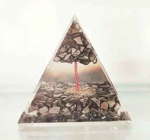 Pyramide Nubienne en Pyrite Dorée Fabriquée à la Main pour Attraction de Richesse, Générateur d'Énergie Orgone de Meilleure Qualité, Disponible à Bas Prix - Product Image 6