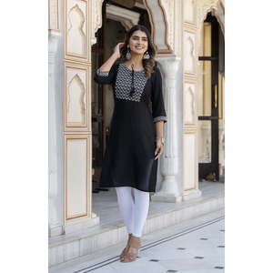 Cómoda Kurta de Rayón Bordada - Product Image 1