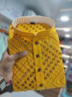 Vêtements indiens et pakistanais Kurtas en coton doux pour hommes en vente en ligne Broderie lourde sur le devant et au dos