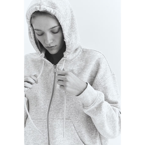 Sweat à capuche avec fermeture éclair pour femmes, confort au quotidien, Bangladesh, OEM, ODM, fournisseur personnalisé, vêtements de tous les jours écologiques en coton et élasthanne. - Product Image 4