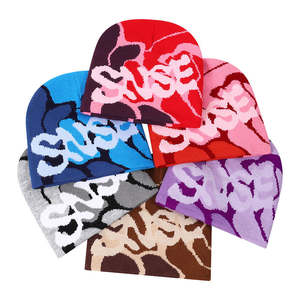 Gorro de punto clásico con ajuste flexible para exteriores y ropa casual. - Product Image 1