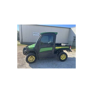 John Deere Gator XUV 835R véhicule utilitaire compact et durable équipement fiable pour l'agriculture, l'élevage, l'aménagement paysager en plein air - Product Image 2