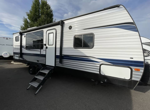 Autocaravana Usada Keystones RVs Springdale 260TBWE 2021, Remolque de Viaje Moderno de Aluminio Ligero de 28 pies con Capacidad para 9 Personas, Envío Inmediato - Product Image 6