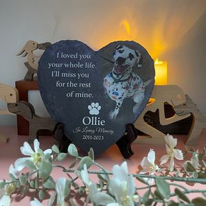 Piedra Conmemorativa Personalizada para Mascotas, Placa de Pizarra en Forma de Corazón con Foto, Nombre y Fecha Grabados, Marcador de Tumba para Perros y Gatos, Regalo de Condolencias por la Pérdida - Product Image 1