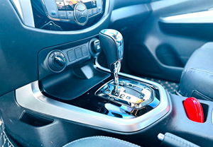 Pick-up Nissan <span class=keywords><strong>Navara</strong></span> 4x4 <span class=keywords><strong>double</strong></span> cabine d'occasion de <span class=keywords><strong>2017</strong></span>, en excellent état, moteur puissant, performance optimale, fournisseur de qualité supérieure - Product Image 5