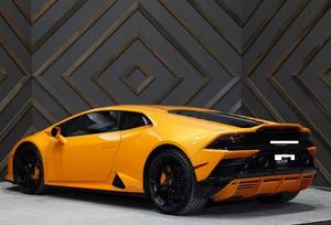 Nuevo Modelo 2020, Coupé Deportivo de Lujo de Alto Rendimiento, Tracción en las Cuatro Ruedas, Motor de 5.2L y Diez Cilindros, Interior Premium, Bajo Kilometraje - Product Image 5