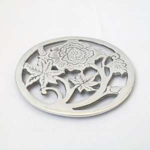 Dessous de plat rond en métal argenté fait à la main de designer ustensiles de cuisine et comptoir de restaurant utiliser tapis et coussin prix d'usine en gros - Product Image 4