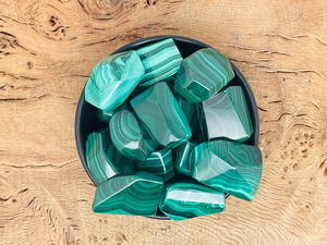 Pierre de Malachite Naturelle Originale de Qualité Supérieure, Sculptée Irrégulièrement, 20-30mm, pour Reiki, Feng Shui, Porte-Bonheur et Décoration Intérieure - Vente en Gros - Product Image 5