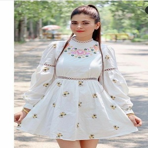 Blusas Mujer De Moda เสื้อเบลาส์ผ้าลูกไม้ปักลายดอกไม้,เสื้อแขนสั้นคอวีทรงสลิมสำหรับผู้หญิง - Product Image 2