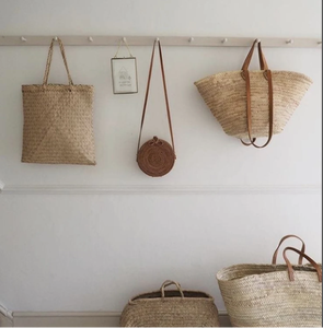 Sac en paille magnifiquement fait main avec des éléments en cuir, panier de marché français, sac de marché français - Product Image 1