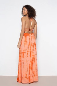 Robe longue d'été de couleur vive à col licou et teinture par cravate pour les femmes, les fêtes et les centres de villégiature. - Product Image 3