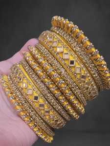 El conjunto de Chudiyan de terciopelo con diseño de Hip Hop ligero más buscado para mujeres paquistaníes e indias, brazaletes de moda para damas - Product Image 2