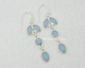 925 Plata de ley sólida Calcedonia azul Mayo Piedra natal Mes Pendiente de gancho largo de cuatro piedras - Product Image 1