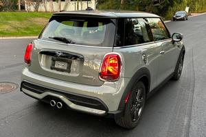Mini Cooper S Hardtop 2023 Usado en Buen Estado, Transmisión Manual de 6 Velocidades, Motor Turbo de 4 Cilindros - Product Image 2