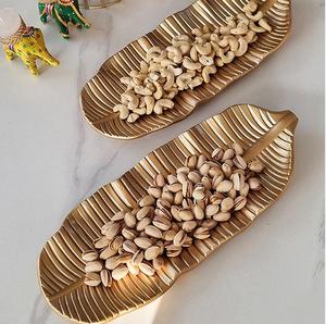 Bols de noix élégants en forme de feuille d'or parfaits pour servir des noix de cajou, des pistaches ou des collations Design élégant et fonctionnel - Product Image 3