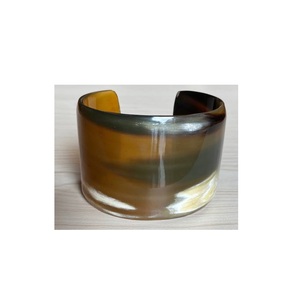 Bracelet de luxe en corne de buffle fait main, jonc tendance en corne de vache, design solide pour femme et homme, ouverture large, nouveau et élégant - Product Image 3