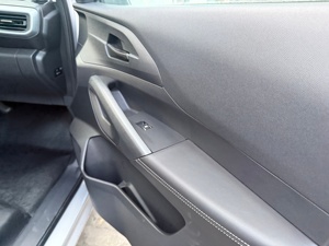 Stock disponible : Pick-up Peugeot 2024 d'occasion, turbo diesel, conduite à gauche, transmission automatique, livraison mondiale - Product Image 4