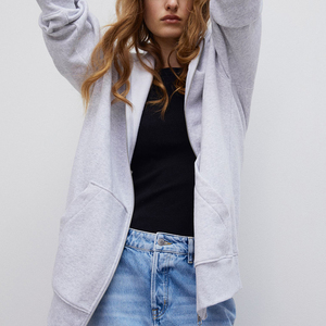 Sudadera con capucha larga de gran tamaño para mujer con diseño de logotipo personalizado Sudadera con capucha de nueva llegada popular con decoración de insignia para invierno - Product Image 6