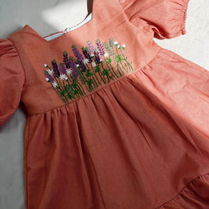 Vestido de lino suave bordado a mano para niñas, estilo informal para el primer cumpleaños de niños pequeños, OEM hecho en Vietnam - Product Image 1