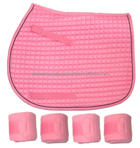 Ensemble de tapis de selle matelassé pour le saut d'obstacles avec écharpe anti-mouches, bandages et licou |   Ensemble assorti de tapis de selle pour le saut d'obstacles avec bonnet d'oreille et bandage - Product Image 2