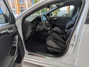 รถฟอร์ด โฟกัส ปี 2025 เครื่องยนต์ 4 สูบ กำลัง 206 กิโลวัตต์ (280 แรงม้า) เชื้อเพลิงเบนซิน ขับเคลื่อนล้อหน้า 4x2 2 เพลา มาตรฐานยูโร 6e เกียร์ธรรมดา พวงมาลัยขวา - Product Image 2