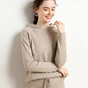 Ensemble deux pièces de survêtement élégant pour femmes, pour la course à pied, le yoga et les vêtements de sport en plein air. - Product Image 2