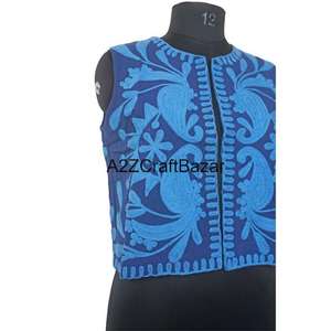 Veste courte en coton pur brodée Suzani pour femmes élégantes, manches coupées, vêtements d'hiver pour mariage, style bohème, fleurs faites à la main, matelassée - Product Image 2