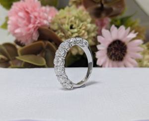 แหวนแต่งงานแบบคลาสสิกครึ่งวงประดับเพชรทรงรี 3.50 กะรัต ผลิตในห้องปฏิบัติการ สำหรับผู้หญิง วงทองคำขาว/เหลือง 10K/14K ของขวัญวันวาเลนไทน์ - Product Image 3