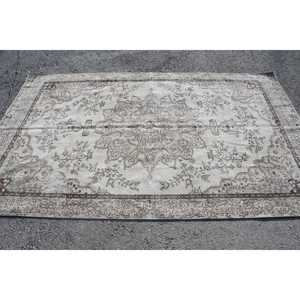 Alfombra Turca Vintage de 5.3x8.9 pies, Alfombra a Cuadros Beige - Product Image 2