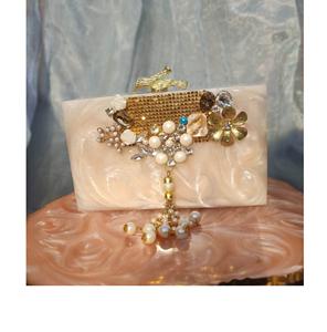 Pochette de type personnalisé en résine artisanale indienne pour femme - Product Image 3