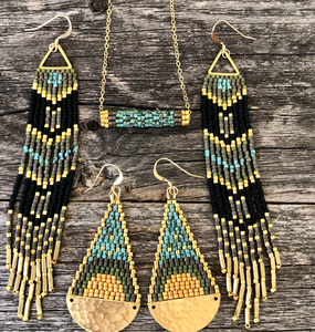 Triángulo Flecos Borlas-Aceitunas, Turquesa, Negro y Oro Flecos Borla Pendientes-Oro-Largo - Product Image 2