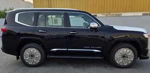 โตโยต้า แลนด์ครุยเซอร์ ดีเซล วีเอ็กซ์อาร์ ปี 2025 เกียร์อัตโนมัติ เครื่องยนต์เทอร์โบ ขนาดยาง R20 เบาะหนัง พวงมาลัยซ้าย ภายในสีเข้ม - Product Image 2