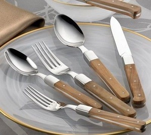 Juego de cubiertos aerodinámicos de acero inoxidable con forma equilibrada que brinda belleza y comodidad en cada experiencia gastronómica - Product Image 4