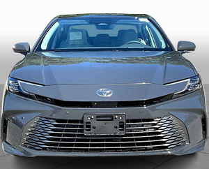 Toyota Camry XLE automatique 2024 d'occasion, propre et abordable, prête à être expédiée - Product Image 1