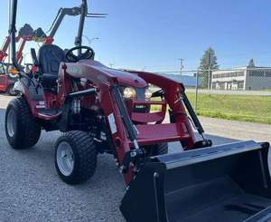 Tracteur compact avant et rétrocaveuse Mini CASE IH 20hp - Product Image 1